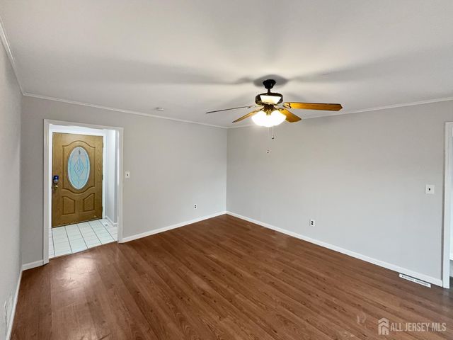 38 Warrenville Road, Middlesex, NJ 08846