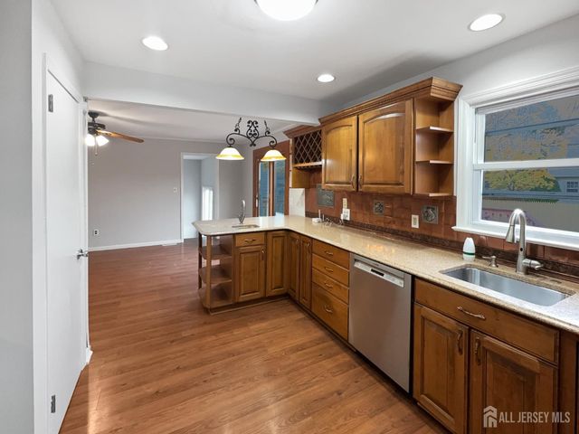 38 Warrenville Road, Middlesex, NJ 08846