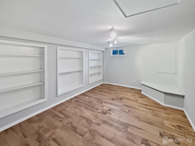 38 Warrenville Road, Middlesex, NJ 08846