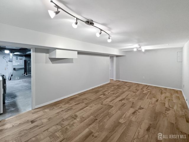 38 Warrenville Road, Middlesex, NJ 08846