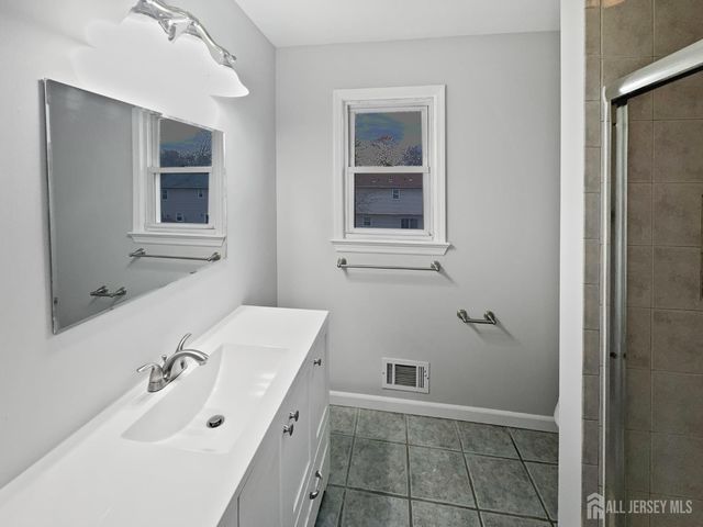 38 Warrenville Road, Middlesex, NJ 08846