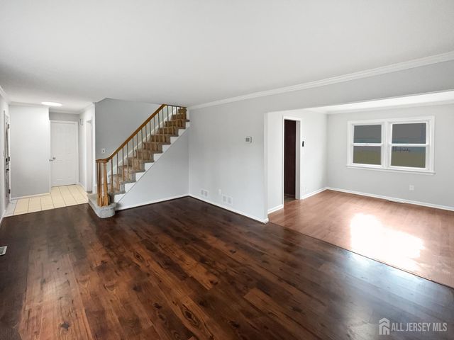 38 Warrenville Road, Middlesex, NJ 08846