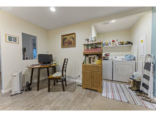 69127 WILDWOOD Rd 4, North Bend, OR 97459