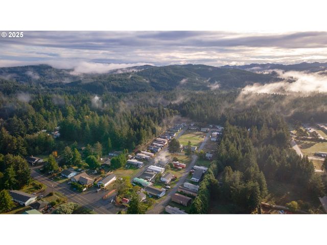 69127 WILDWOOD Rd 4, North Bend, OR 97459