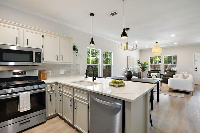 1197 Angelina ST, Austin, TX 78702
