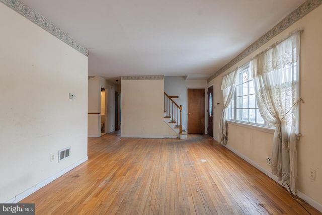 88 LAKESHORE DR, Oakland, NJ 07436