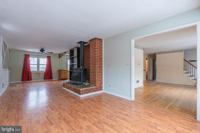 88 LAKESHORE DR, Oakland, NJ 07436