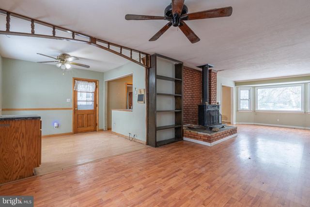 88 LAKESHORE DR, Oakland, NJ 07436