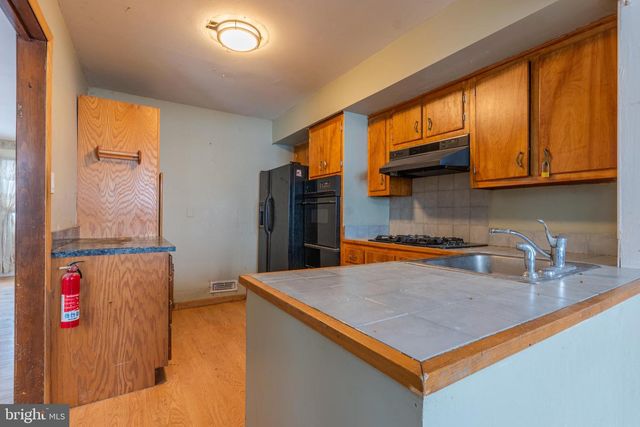 88 LAKESHORE DR, Oakland, NJ 07436