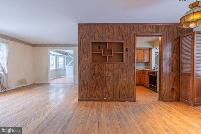 88 LAKESHORE DR, Oakland, NJ 07436