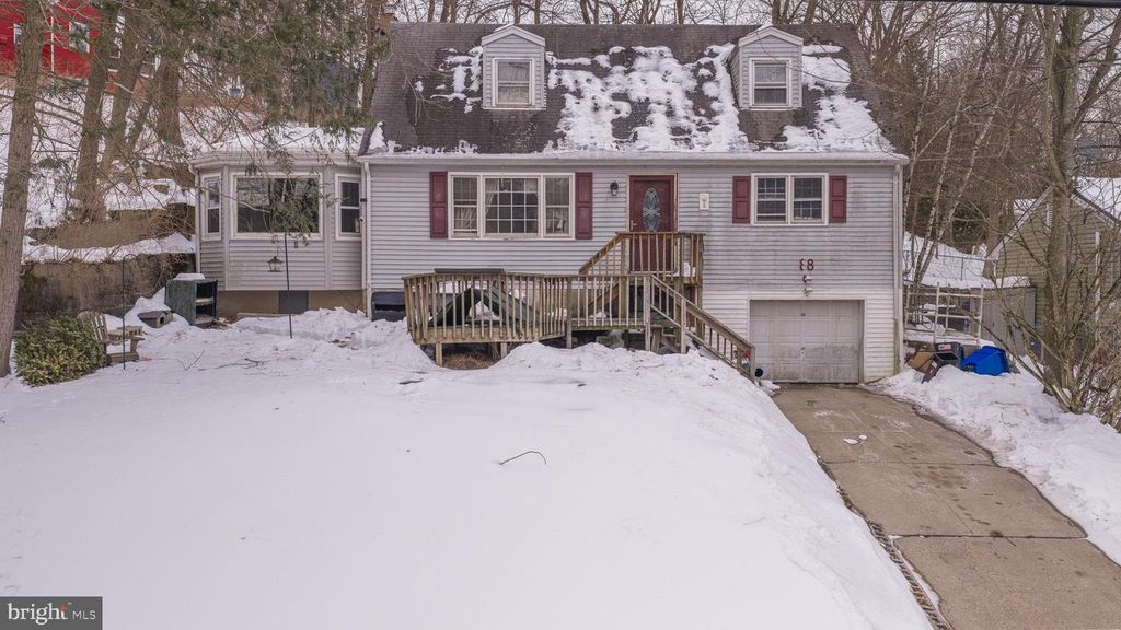 88 LAKESHORE DR, Oakland, NJ 07436