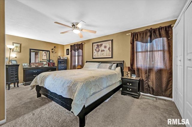 1720 W QUEENS COURT Road, Peoria, IL 61614