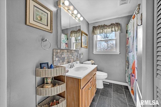 1720 W QUEENS COURT Road, Peoria, IL 61614