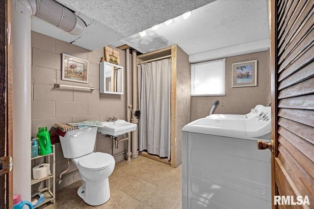 1720 W QUEENS COURT Road, Peoria, IL 61614