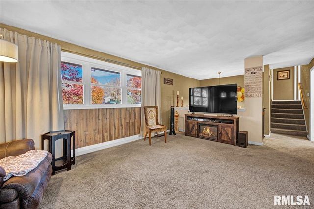 1720 W QUEENS COURT Road, Peoria, IL 61614