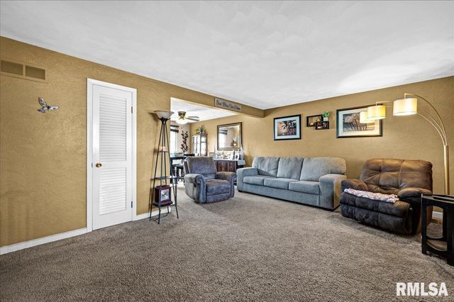 1720 W QUEENS COURT Road, Peoria, IL 61614