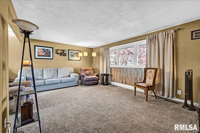 1720 W QUEENS COURT Road, Peoria, IL 61614