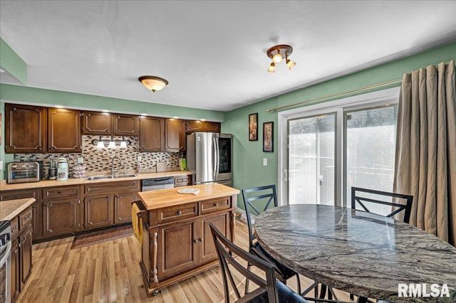 1720 W QUEENS COURT Road, Peoria, IL 61614