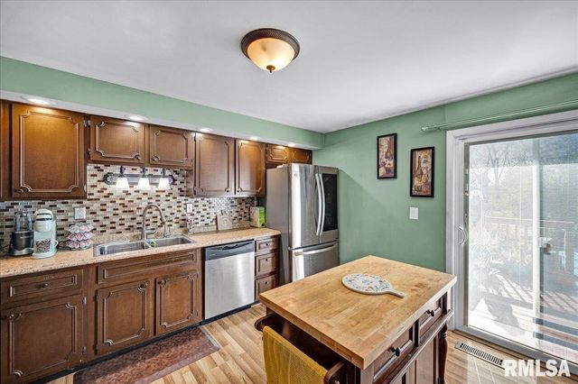 1720 W QUEENS COURT Road, Peoria, IL 61614