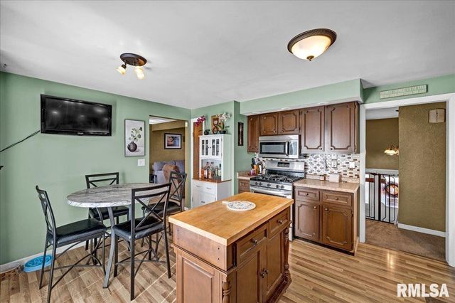 1720 W QUEENS COURT Road, Peoria, IL 61614