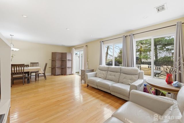 10 Coventry Court, Old Bridge, NJ 07747