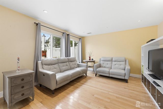 10 Coventry Court, Old Bridge, NJ 07747