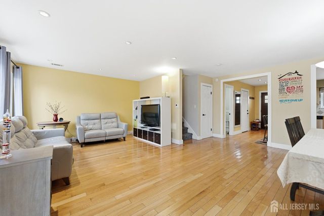 10 Coventry Court, Old Bridge, NJ 07747