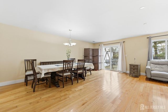 10 Coventry Court, Old Bridge, NJ 07747