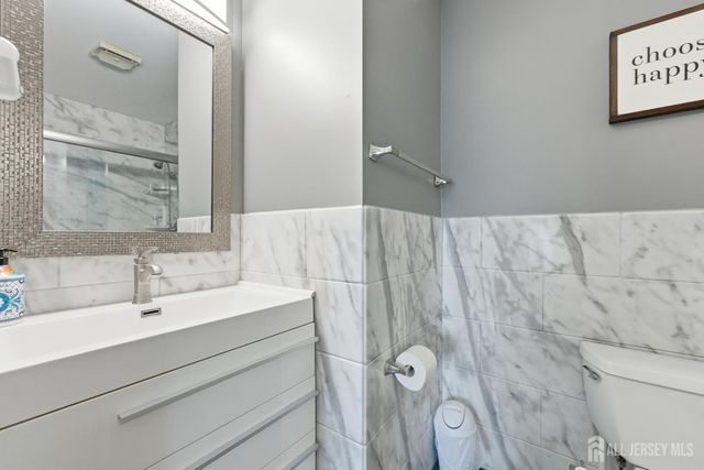 10 Coventry Court, Old Bridge, NJ 07747