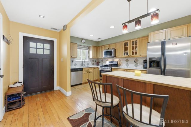 10 Coventry Court, Old Bridge, NJ 07747