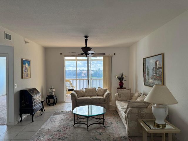 7715 Southampton Terrace 405, Tamarac, FL 33321