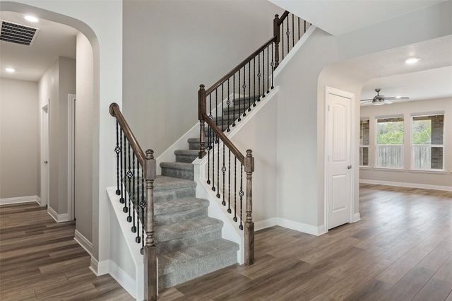 1709 Stinnett DR, Leander, TX 78641