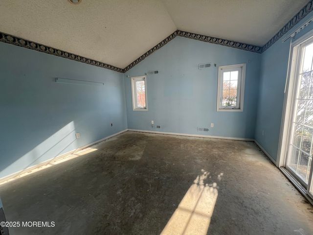 3 Winthrop Road, Monroe, NJ 08831