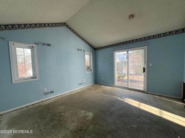 3 Winthrop Road, Monroe, NJ 08831