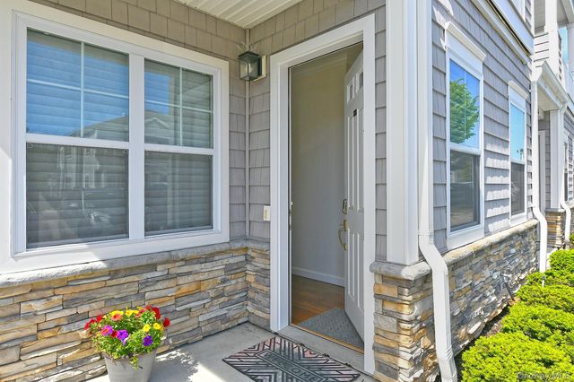 53 Winter Place 53, East Northport, NY 11731