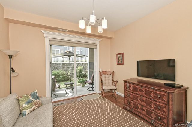 53 Winter Place 53, East Northport, NY 11731