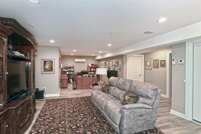 53 Winter Place 53, East Northport, NY 11731