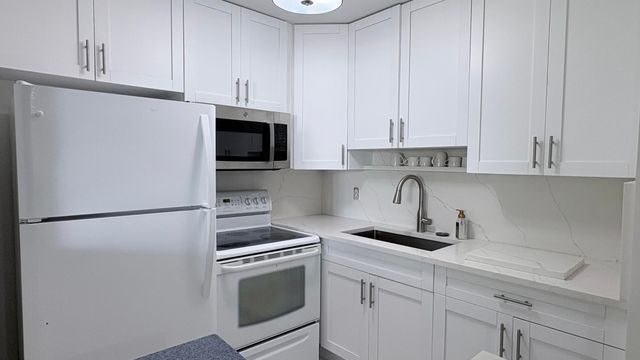 200 Horizon W 102, Boynton Beach, FL 33435