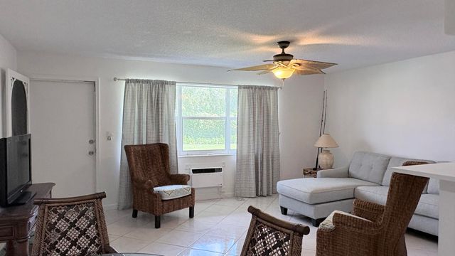 200 Horizon W 102, Boynton Beach, FL 33435