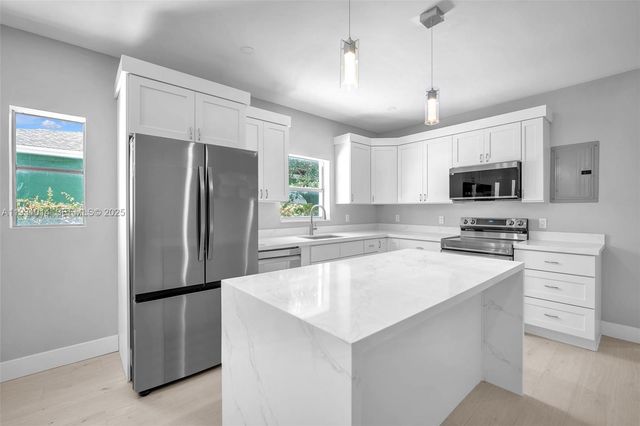 421 NW 59th St, Miami, FL 33127