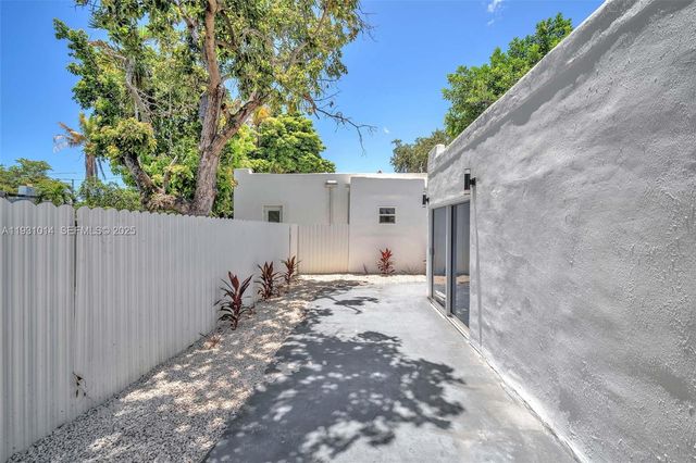 421 NW 59th St, Miami, FL 33127