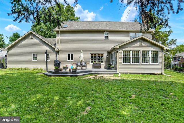 2418 HIGHLAND CIR, Harrisburg, PA 17112