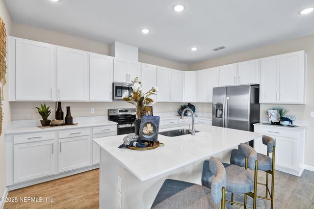 333 ALEXANDRITE Street, Deland, FL 32720