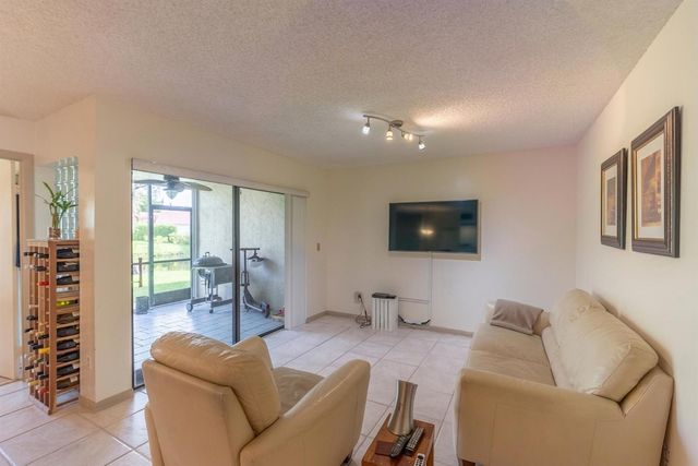 9819 NW 3rd Court 3, Plantation, FL 33324