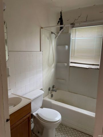 2220 Euclid Drive, Anderson, IN 46011