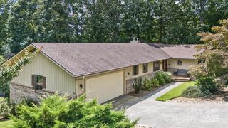 2431 W Cumming Woods Lane, Hendersonville, NC 28739