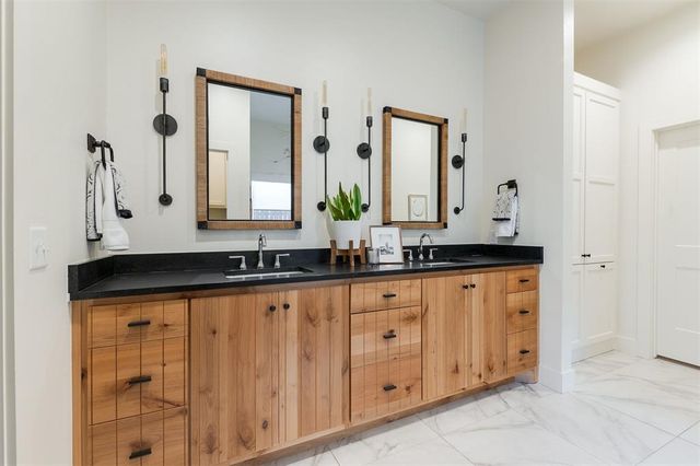 3824 Stone Hill Lane, Edmond, OK 73034