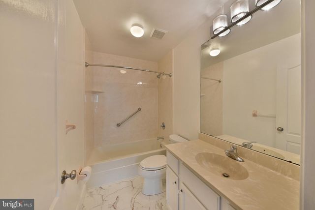 6403 ROLLING HILL DR, North Wales, PA 19454