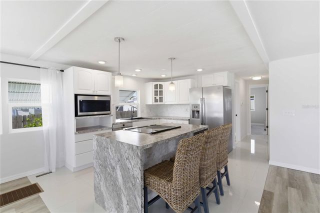 203 48TH AVENUE DRIVE W, Bradenton, FL 34207