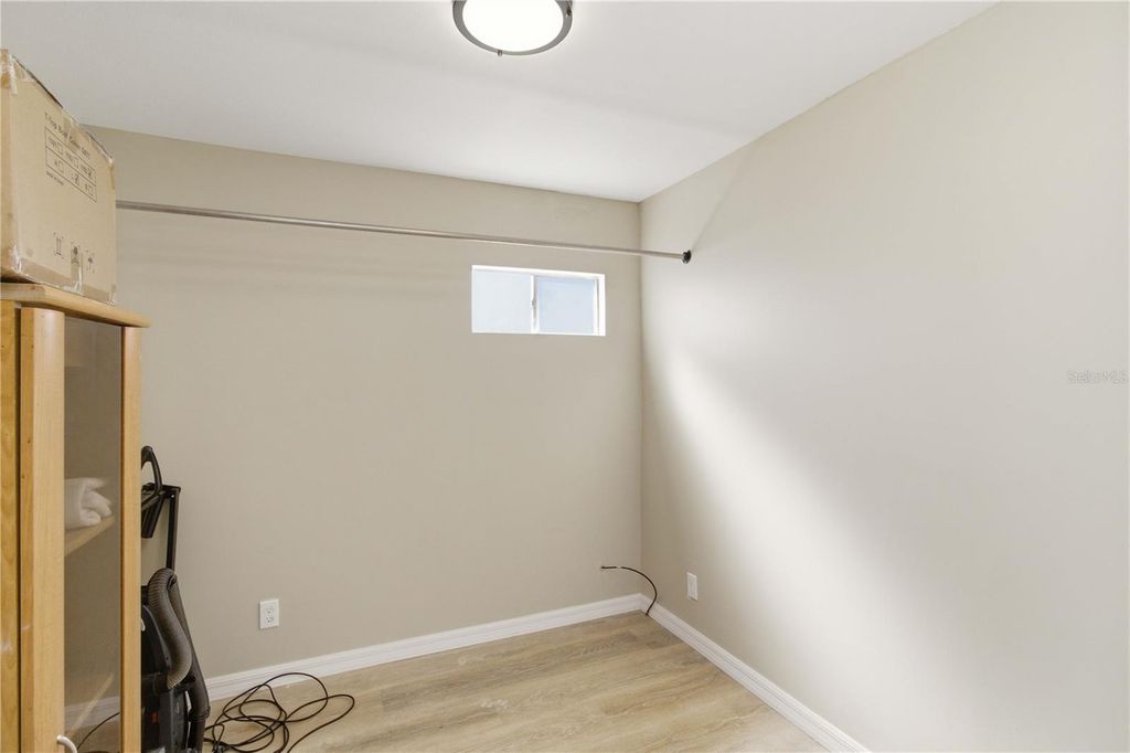 Image 14 of property listing at 203 48TH AVENUE DRIVE W, Bradenton, FL 34207